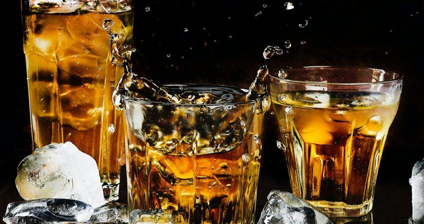 Glass sets for alcohol – whisky glasses, decanters for the bar